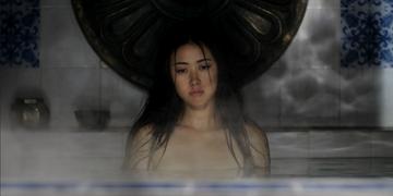 朱珠国外留学派对抽烟表情照片