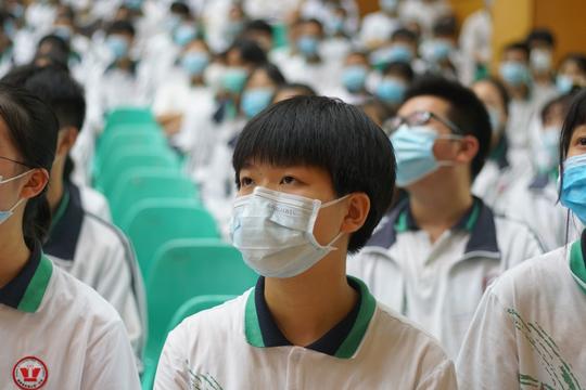弘扬援鄂精神厚植家国情怀武夷山公立总医院援鄂医疗队宣讲团走进一中
