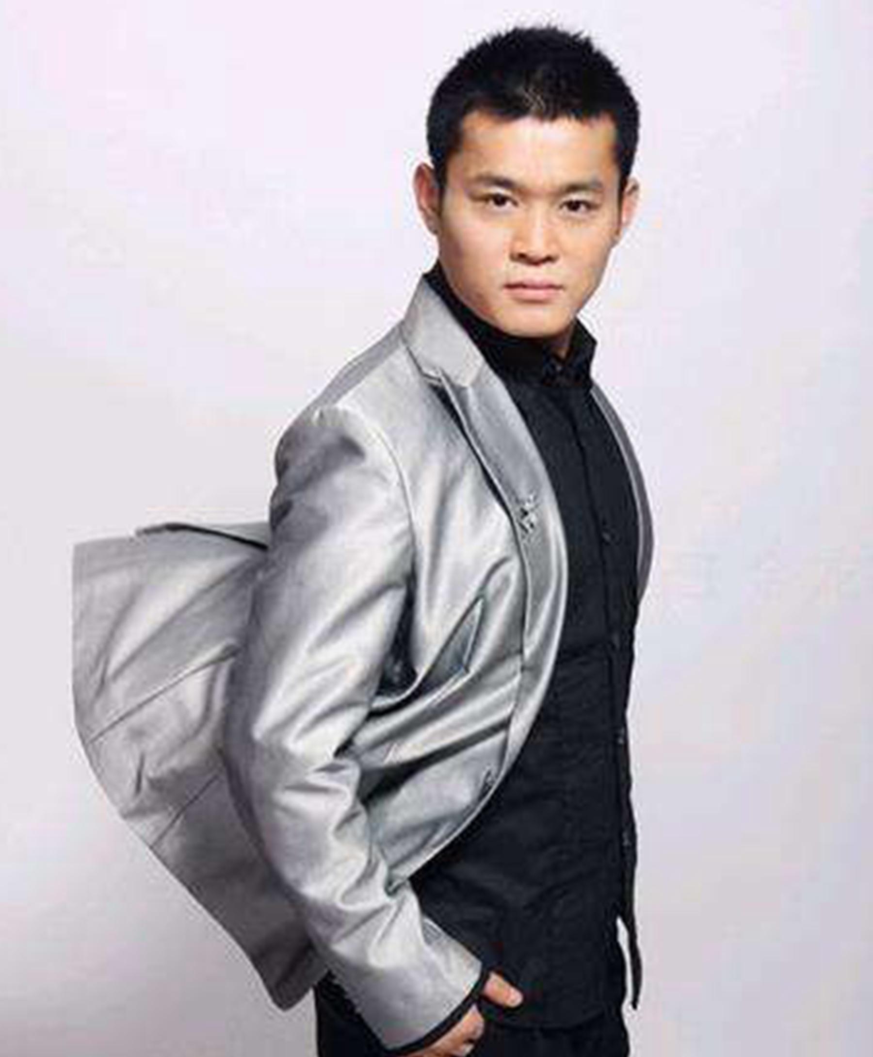 第一对 路遥和嘉玲路遥:本名陆岚秋,辽宁省沈阳市人.