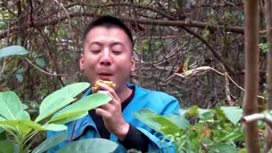 见识下中国农村大爷的威力，外国人都被“同化”了