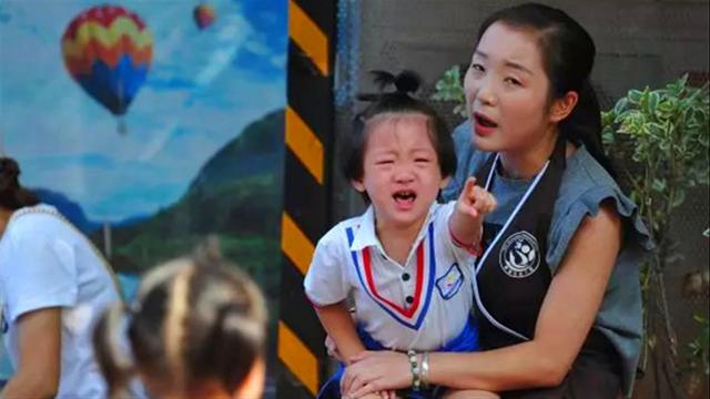 孩子在幼儿园里哭闹着想回家怎么办