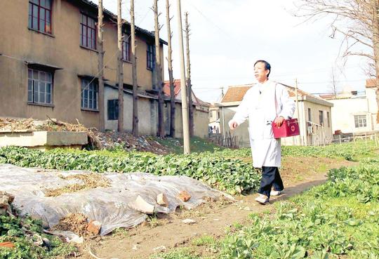 除了村干部，乡村医生最赚钱？6点上班，24小时待岗！你来试试？