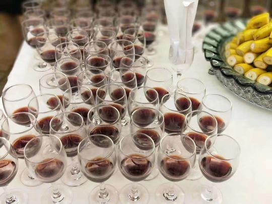 朋友餐厅开业，请我去体验，自助餐39一位，媳妇：这样不亏本吗？