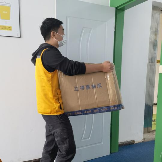 废品回收行业让越来越多的年轻人返乡创业，有人已经开公司了