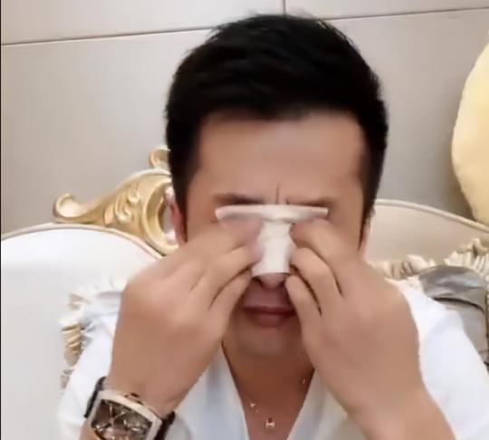 辛巴二驴隔空对骂“刷一个亿也不理你”“我不封号电商没你啥事”