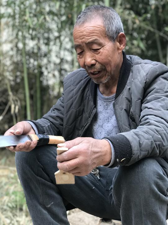 几个60多岁的老人，在老村长的带领下尚能二次创业，那年轻的你呢