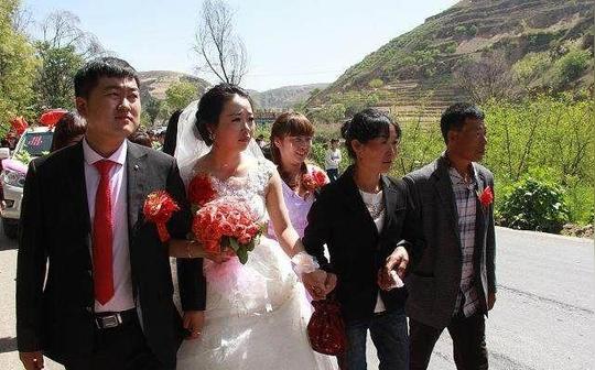 老房子拆迁，公婆把钱全给大姑姐，却不想婆婆还留了后手！