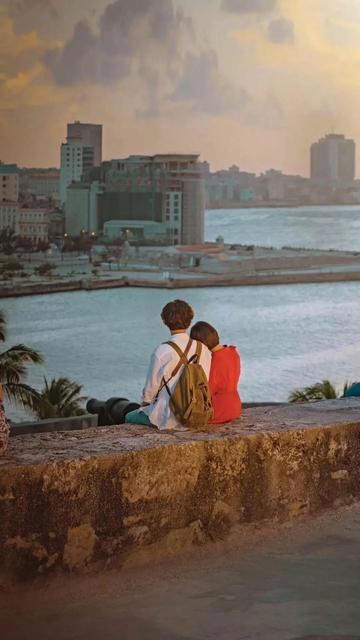 瑟瑟的情侣背景图