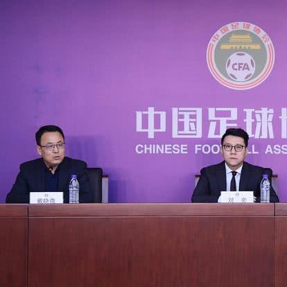 带金字的足球运动员的长尾关键词有什么