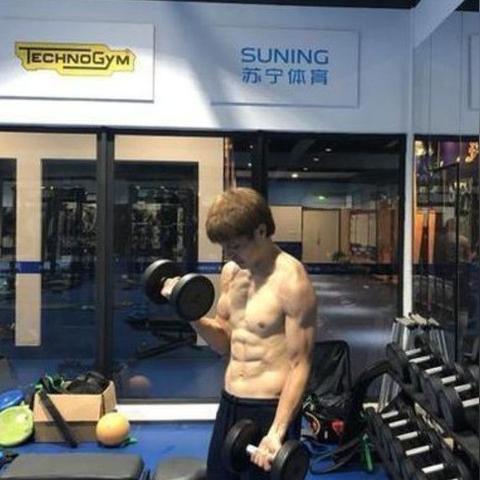 足球运动员哑铃片训练的长尾关键词有哪些