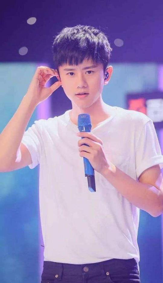重磅明星嘉宾来袭，张杰做客天赐快手直播间，两大男神开黑超给力