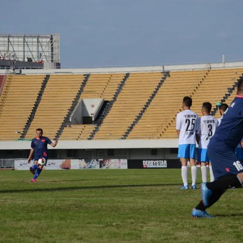 足球运动员警察是谁的长尾关键词有哪些