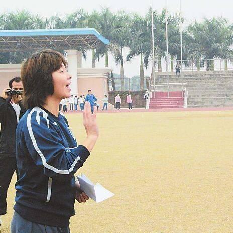 女足球迷多少岁退役