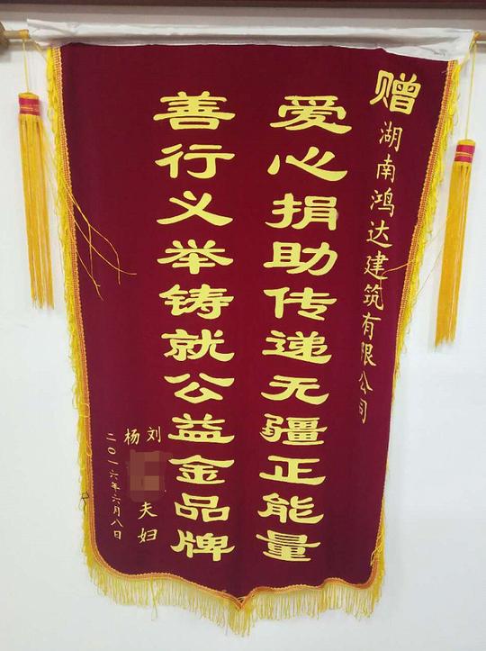 她是下岗工人，却助186名寒门学子上大学，已捐2000多万元做公益，最近获得这项国家级荣誉