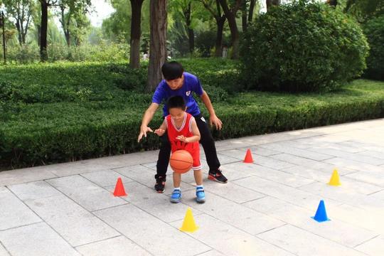 居家健身共享健康|亲子运动游戏：你争我抢