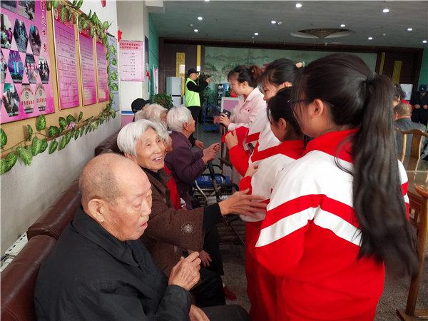 重阳节政府对敬老院活动报道