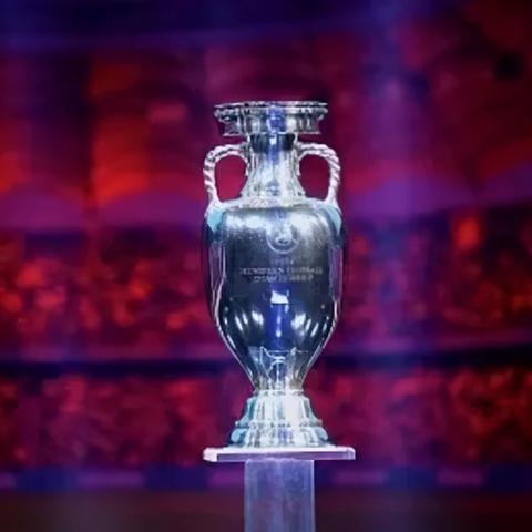 男孩踢足球比赛文案的长尾关键词有哪些