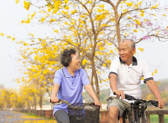 65岁阿姨哭诉：与70岁大爷搭伙27天分手，还是自己单独生活比较好