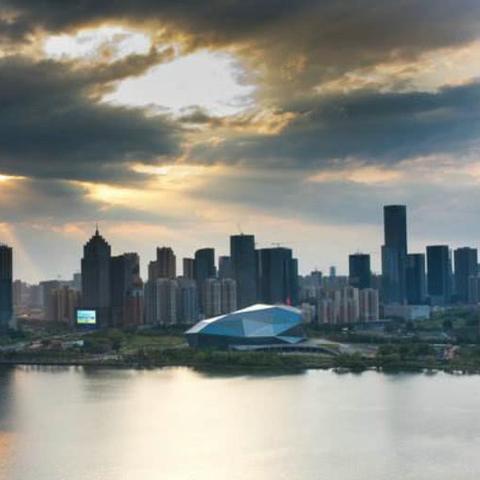 哈尔滨、长春、沈阳这三个城市，哪个城市更好玩？哪个城市的美食和小吃更多？
