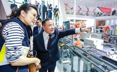 他花了40年，从小铁匠逆袭厨具大王，年产4000万个锅，无人追得上