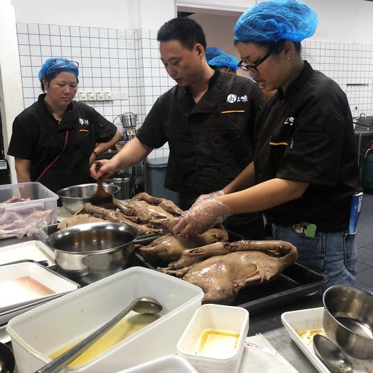 卤菜创业，加盟店、培训学校和实体店学习哪个更好？开店之前必看