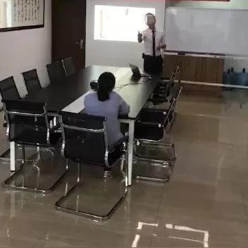 女朋友现在被骗到福建厦门传销，我没有具体位置该怎么办？