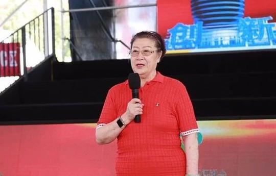 比老干妈还有钱！中国81岁老太太退休后创业，一年收入接近百亿
