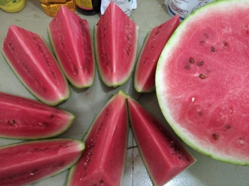 西瓜放冰箱里串味怎么办夏天切开的西瓜一半放冰箱里两天了还能吃吗