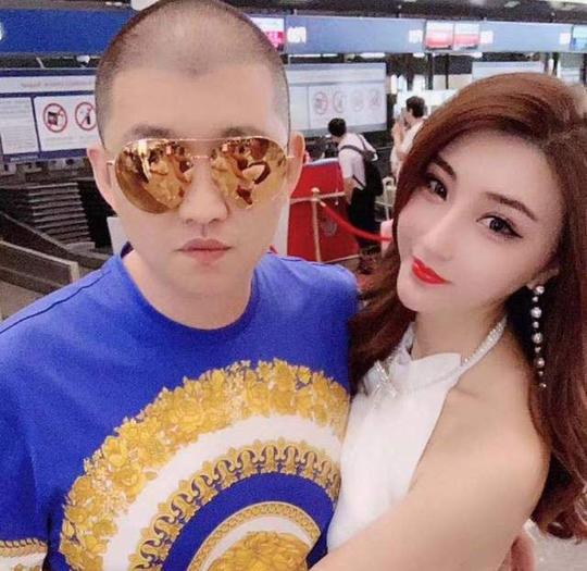 粉丝纷纷呼吁永久封禁二驴！二驴老婆平荣小黄车被封