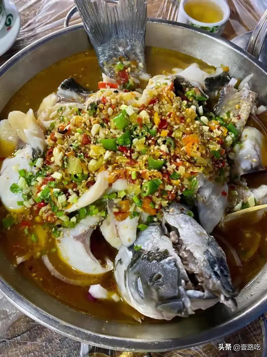 岳阳美食街在什么位置（岳阳南湖名门世家怎么样）