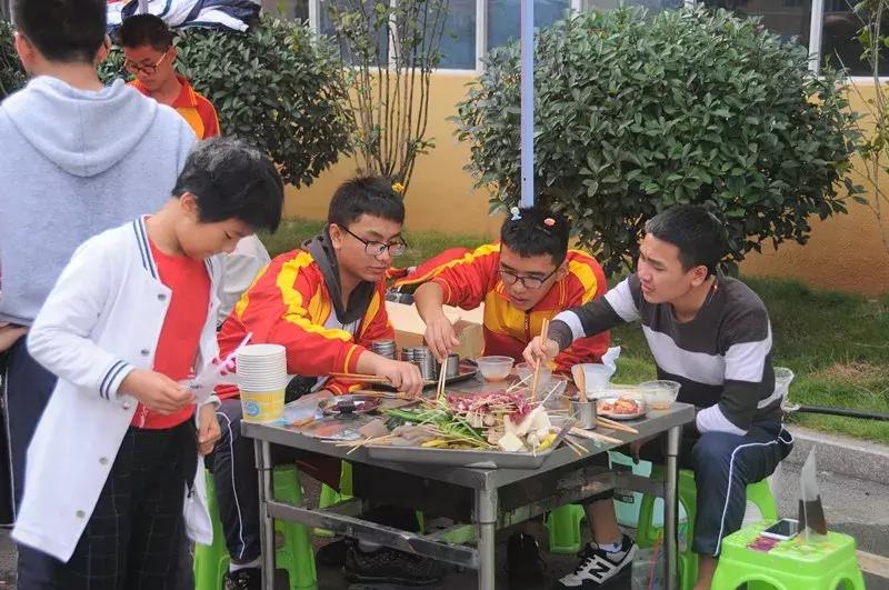 余庆城有什么美食（该如何让自己每天自信满满）