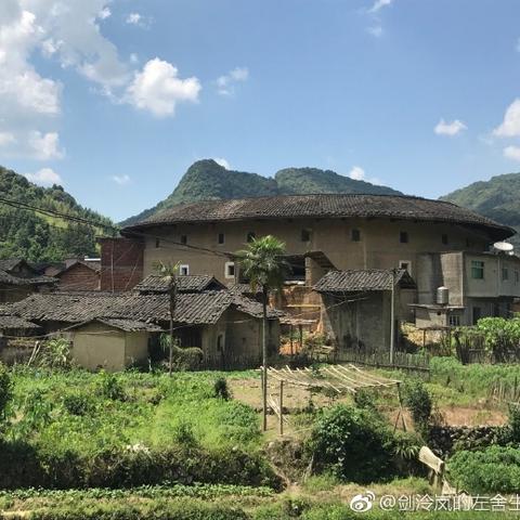 印象土楼精品多少钱一包？