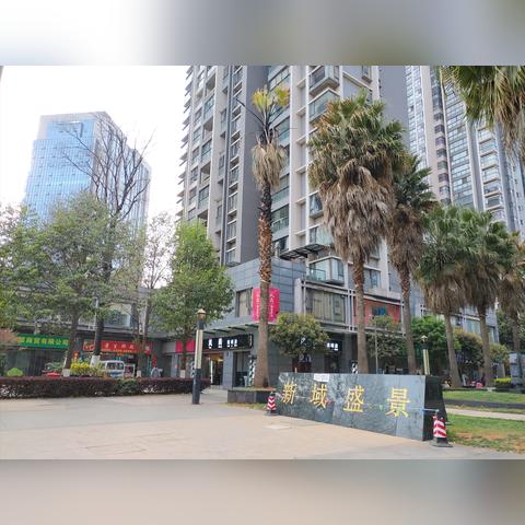 深圳和昆明哪个面积更大？