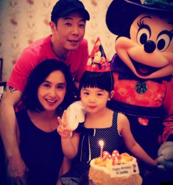 张庭女儿回应长相争议说了什么