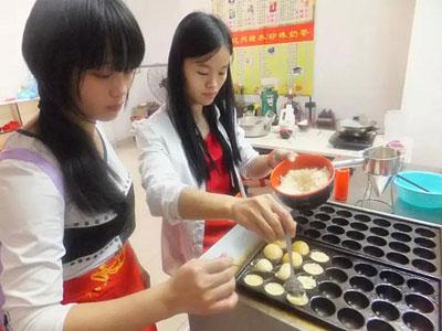 晚上下班了兼职卖小吃做什么小吃赚钱，6个月入过万的小生意