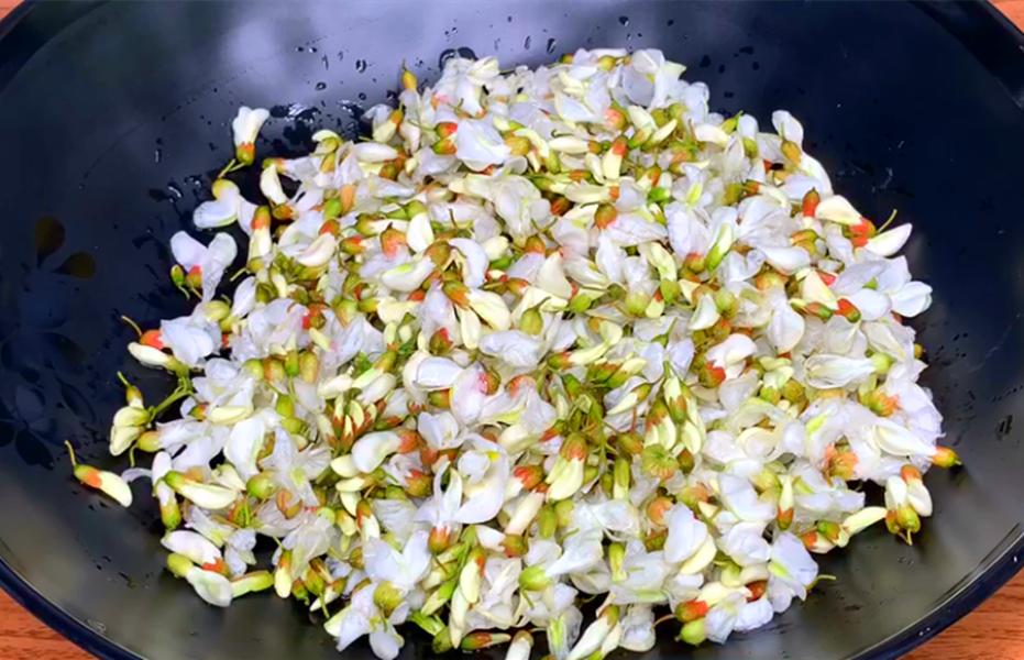 玫瑰花可以做什么美食（食用玫瑰有蜜吗）