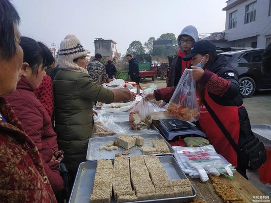 慈利柳林乡镇集市见闻：老太很豪放交通很拥堵市场很和谐
