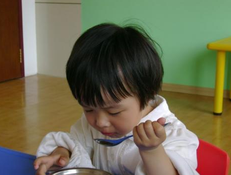 怎么判断吃母乳的宝宝是不是积食了 怎么判断吃母乳的宝宝是不是积食了