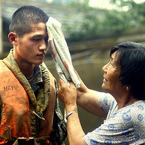 98年抗洪救灾鲜为人知的感人事迹（图片）。