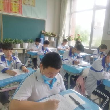 厦门市莲花中学6班怎么样