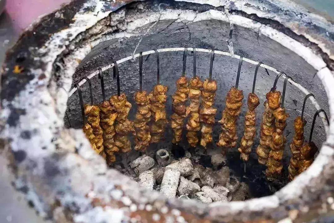 新疆美食寓意着什么（来说说大新疆最具特色的美食街在哪里）