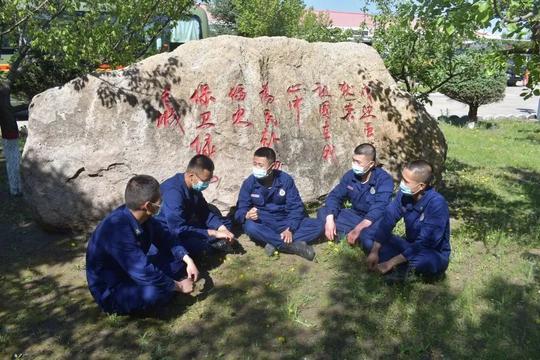 乘学习宣贯“两会”精神东风激荡指战员干事创业如虹征途