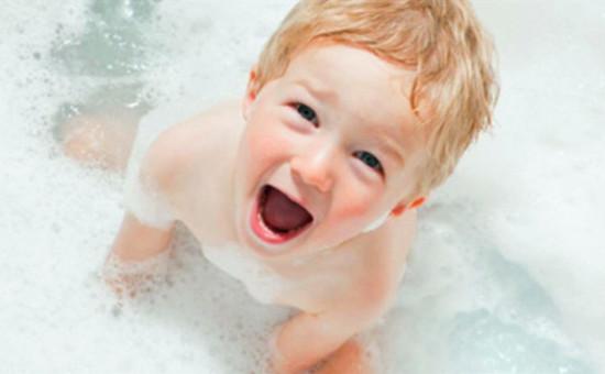 冬季多久跟宝宝洗一次澡 冬季多久跟宝宝洗一次澡