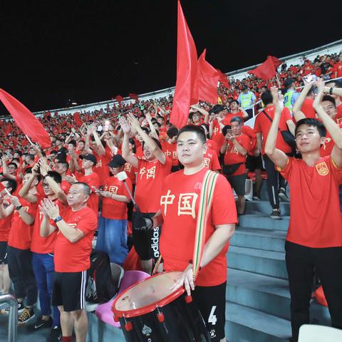 足球比赛加油助威画的长尾关键词有什么