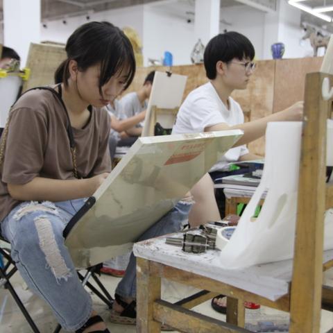 河南美术生报什么大专的相关长尾关键词有哪些