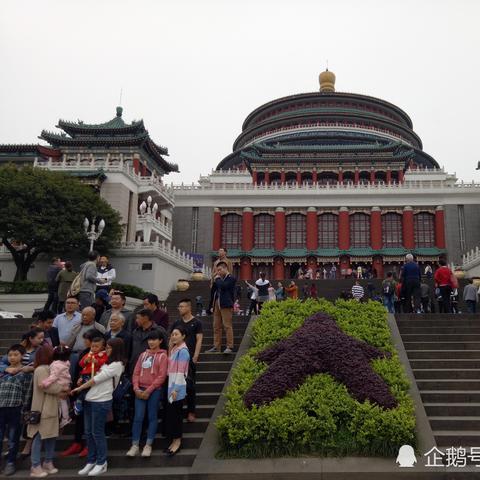 武汉市与重庆哪个大