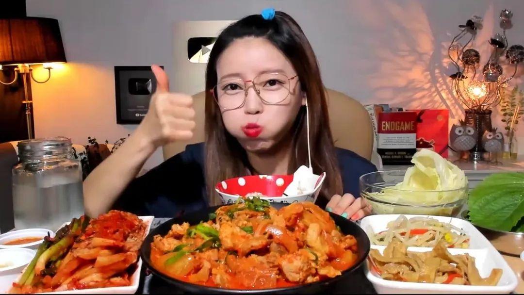 美食主播吃美食抖音叫什么（他们是如何赚钱呢）