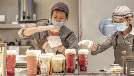喜茶老板给河南捐5百万，曾经不过是个专科生，如今创业赚到150亿
