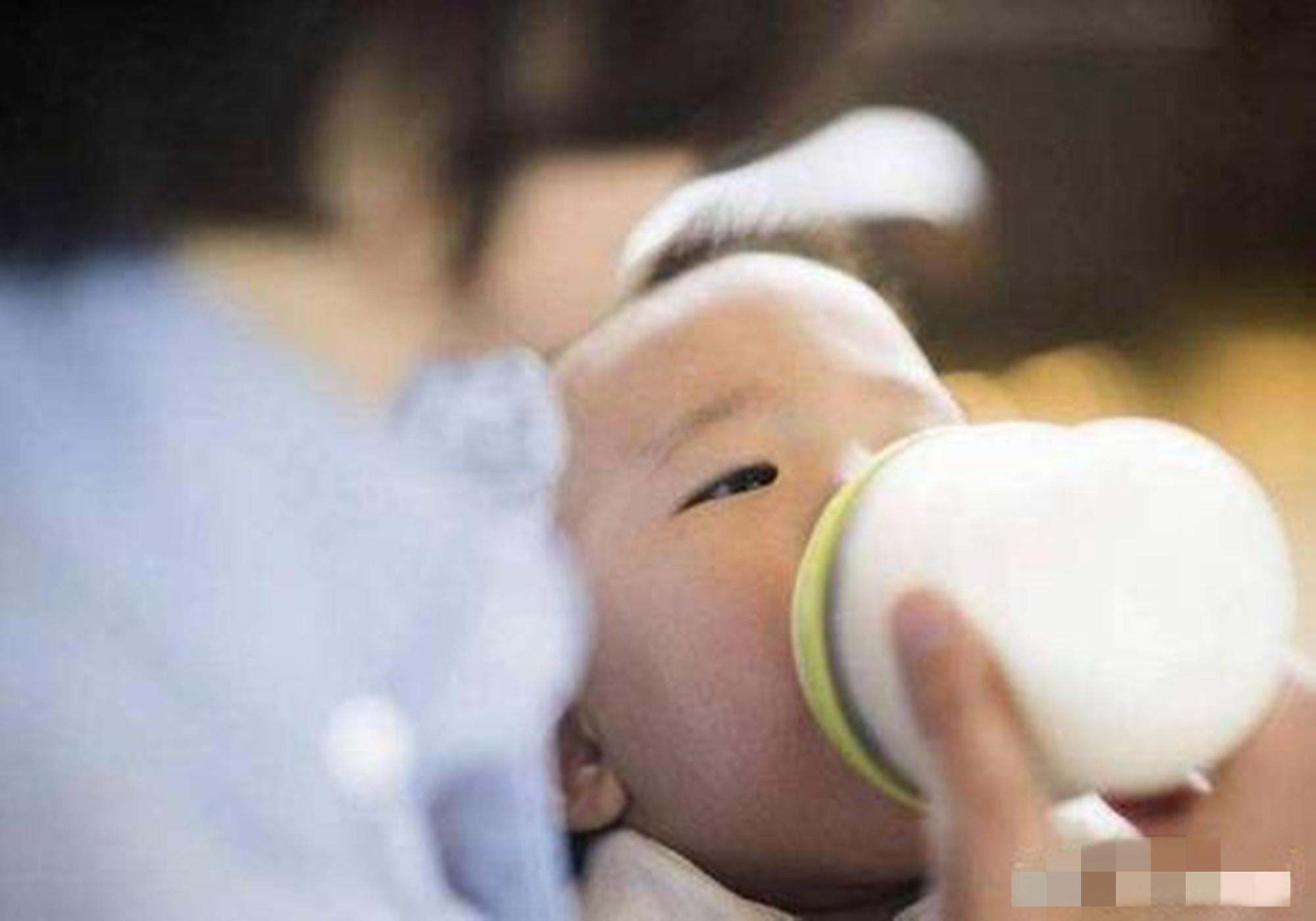 新生儿配方乳一次吃多少(医院的配方奶粉是什么)
