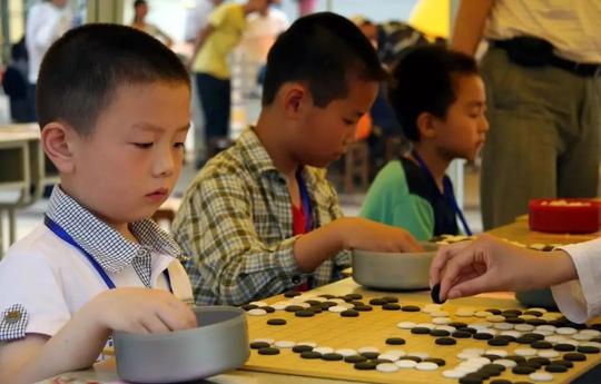 中产孩子“兴趣班鄙视链”：马术第一，钢琴垫底，越冷门越高贵？